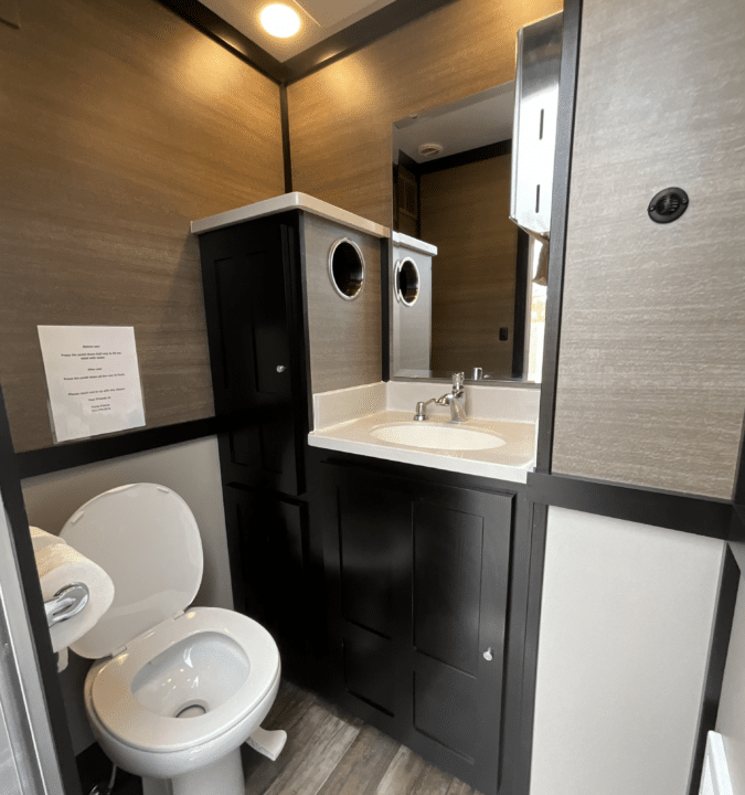 rent restroom trailers in Indianapolis