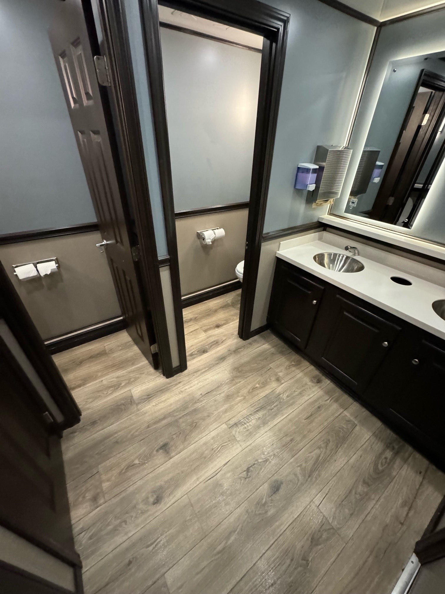 Planning a Wedding? Don’t Forget a Luxury Restroom Trailer